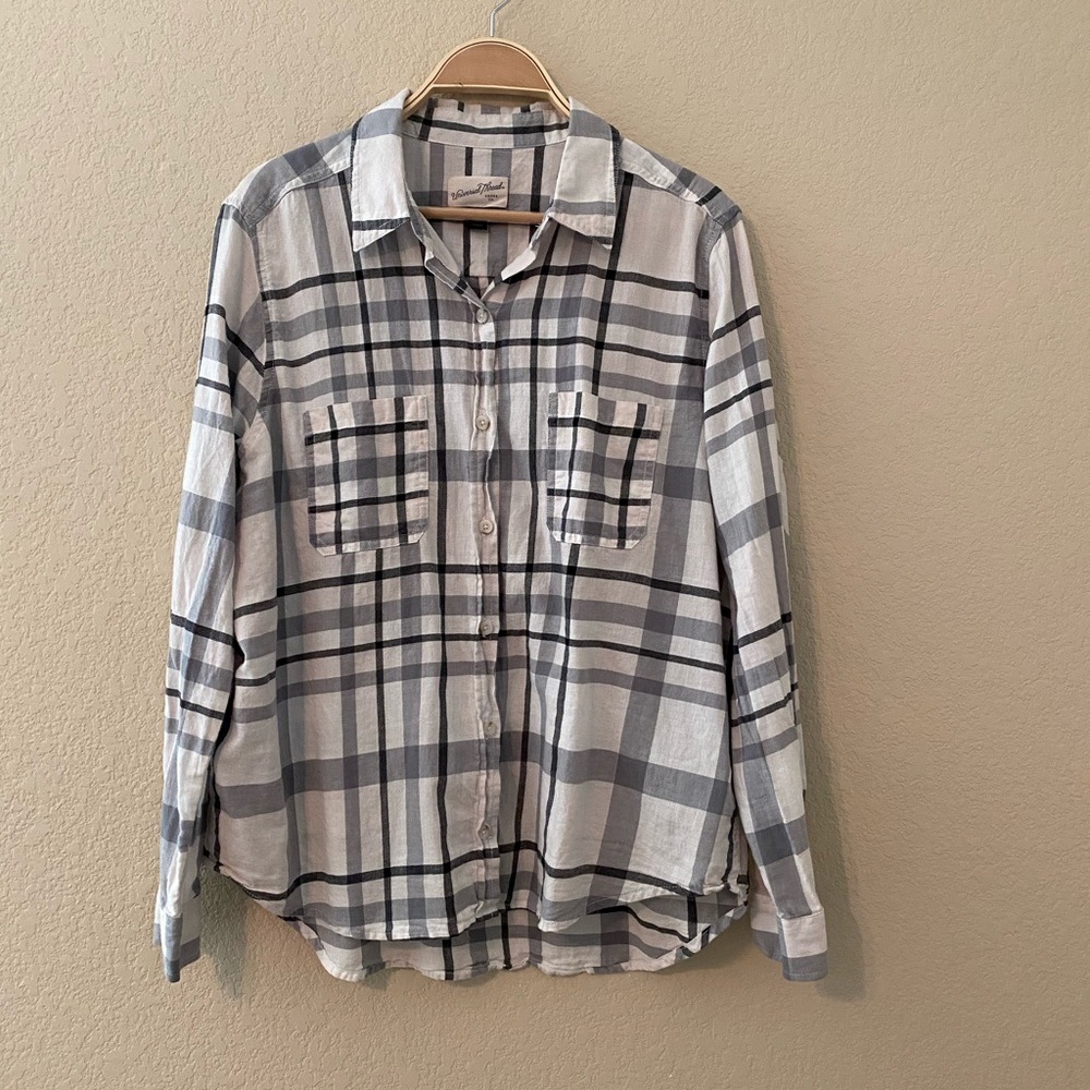 Universal Thread Plaid Button-Up Top • Large